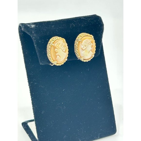 Vintage Clip On Lady Cameo Earrings Oval Genuine Carved Shell Gold Tone Setting - Picture 2 of 6